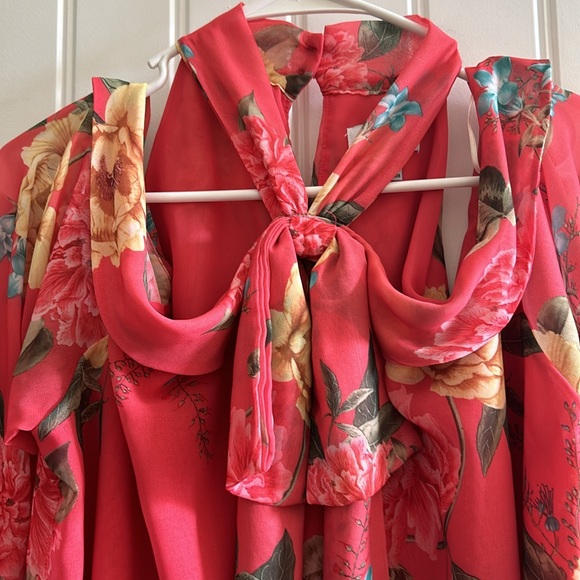 NEW STUNNING Deep Cold Shoulder Floral Blouse - Picture 3 of 15